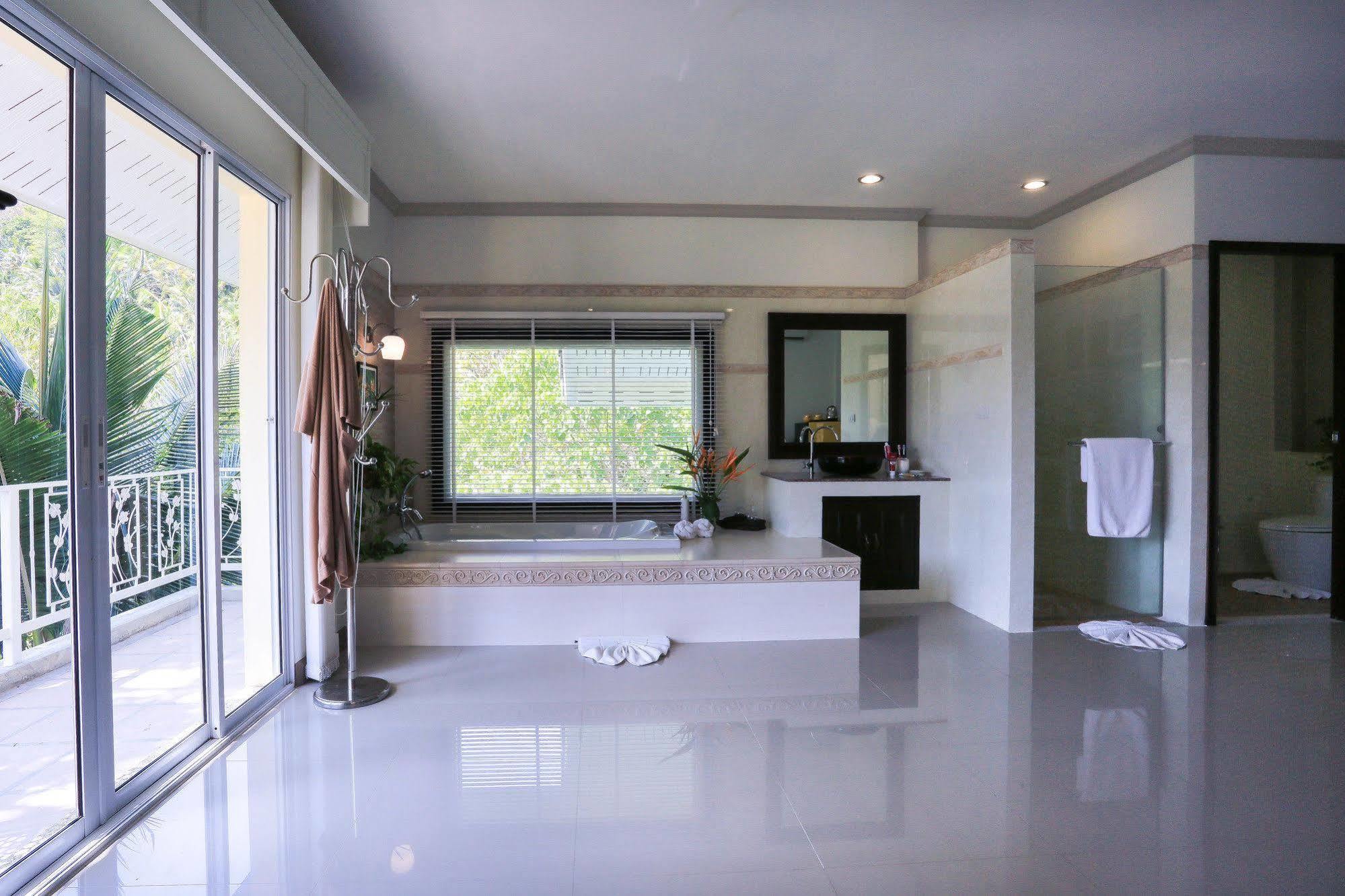 Naka Resort Kamala Beach Exterior photo