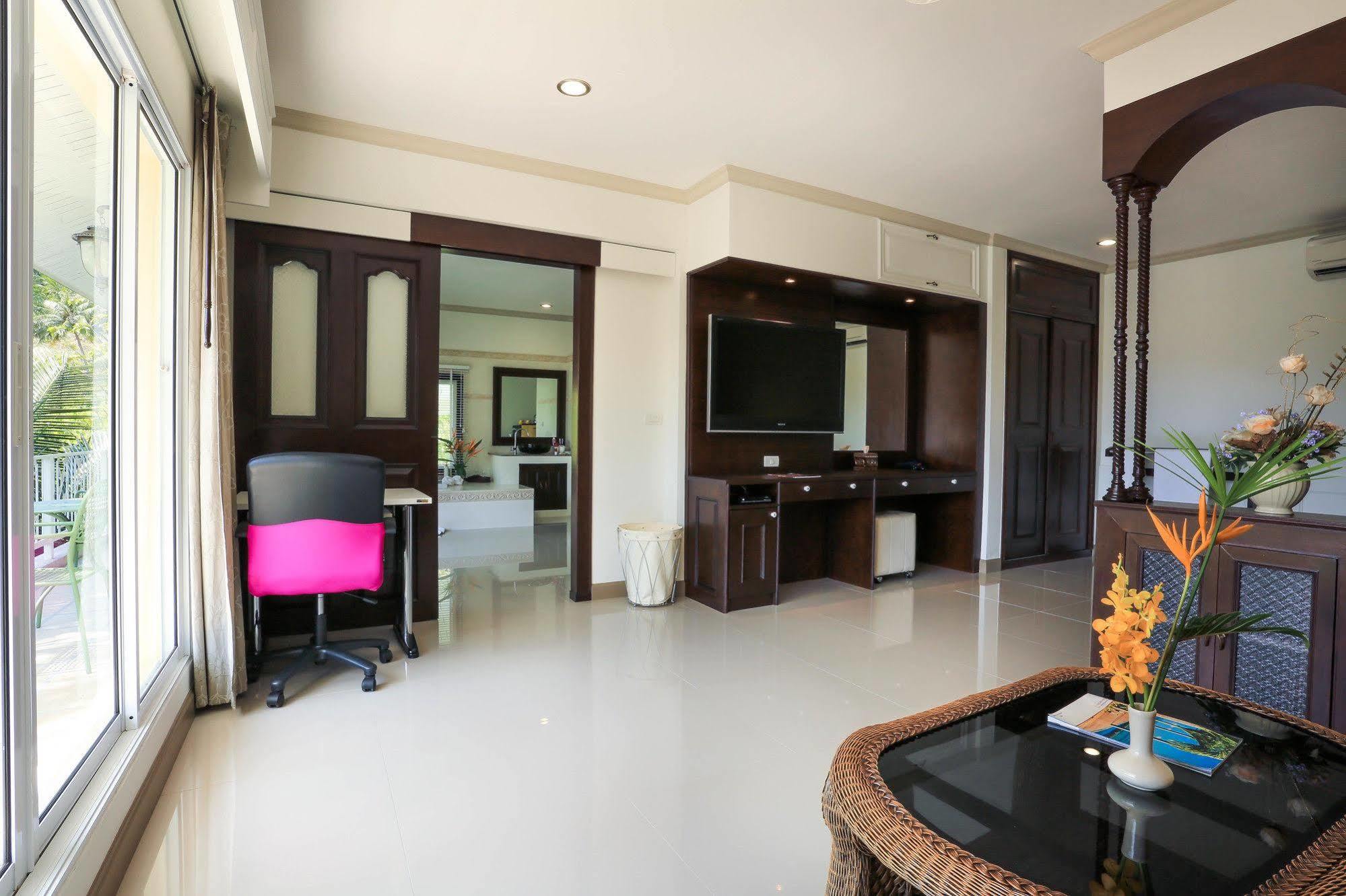 Naka Resort Kamala Beach Exterior photo