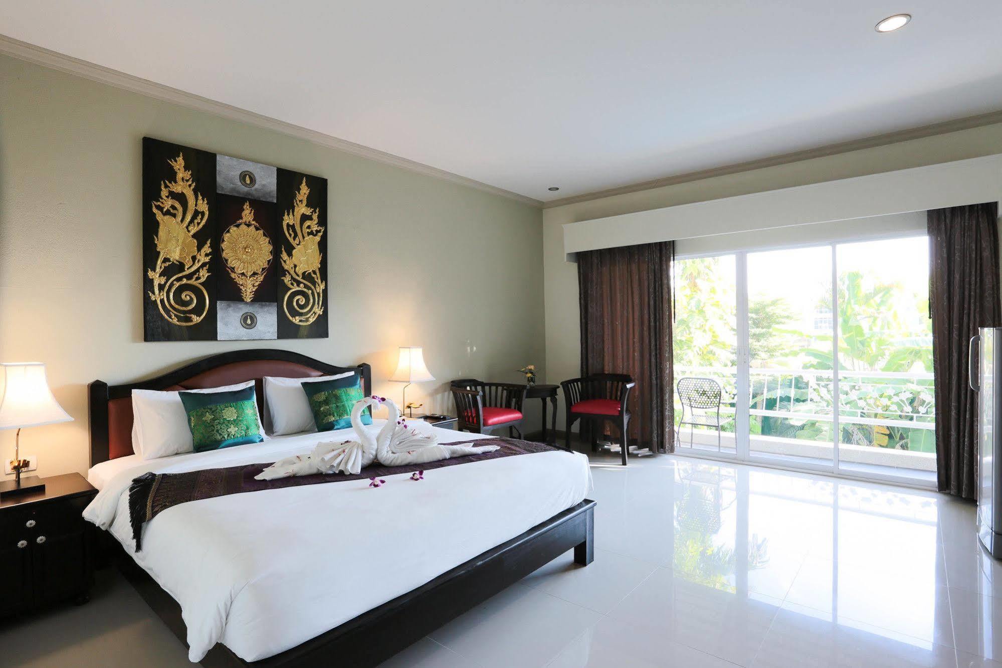 Naka Resort Kamala Beach Exterior photo